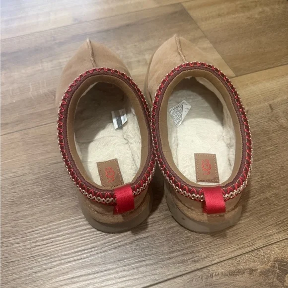 UGG Tan Slippers with Red Trim - Picture 4 of 4